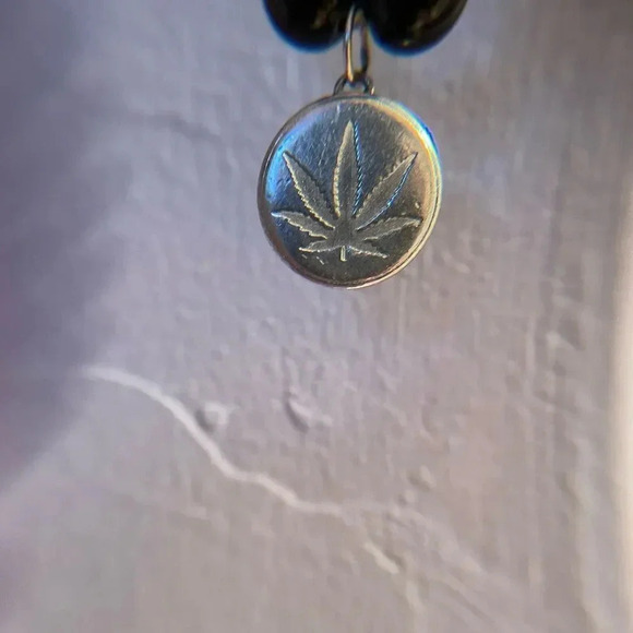 HIGH POINT JEWELRY BLACK ONYX BEADED
BRACELET STERLING SILVER SATIVA LEAF
CHARM - Picture 5 of 7